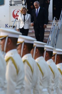 Prime Minister Benjamin Netanyahu arrives in Japan with his wife, Mrs. Sara Netanyahu, for a working visit in Japan, intended to strengthen the financial and business ties between the two countries.